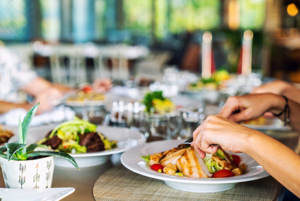A Food Lover’s Guide to Pinewood: Discovering the Best Eats in Goldsboro’s Flavorful Neighborhood